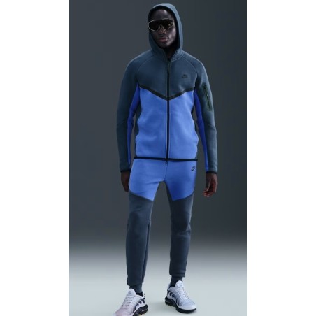 Nike Tech